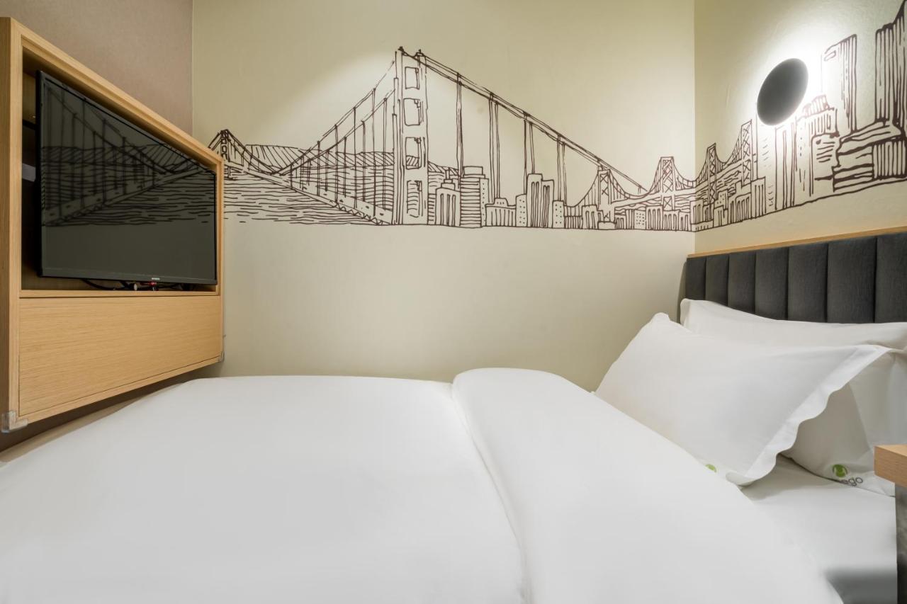 Meego Smart Select Hotel Shanghai Esterno foto